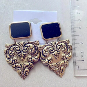 Vintage - Gold tone with black earrings - Stud style with drop